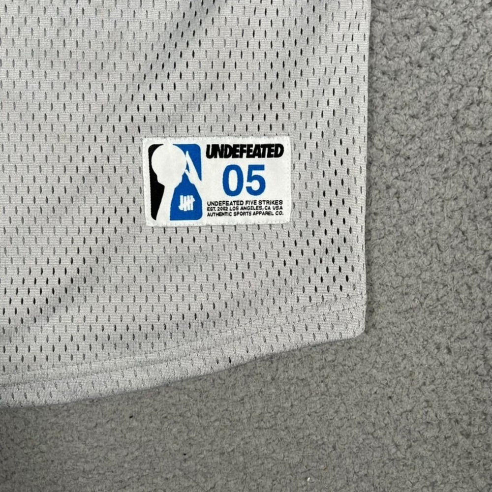 Undefeated Shirt Mens Medium Gray Jersey Casual Preppy Streetwear Spellout‎ Logo - Picture 4 of 11